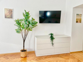Sunny & Calm Apartment - 15 min to Center